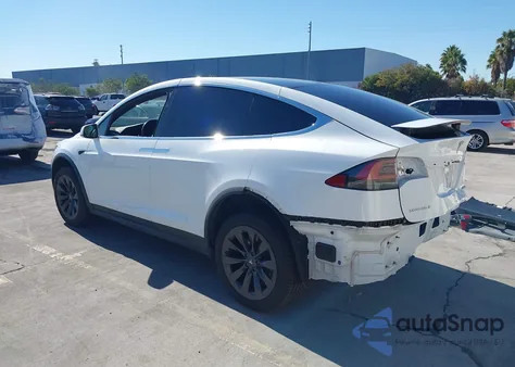 2018 Tesla Model X 100D/75D/P100D z USA, uszkodzony, nr VIN 5YJXCAE20JF127078